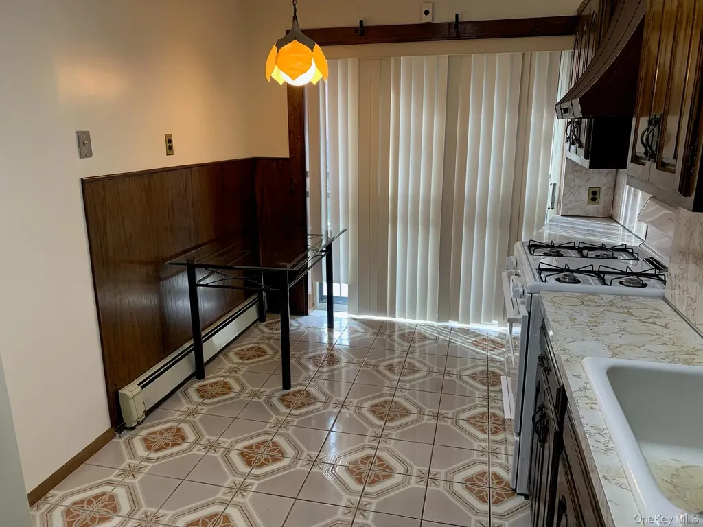 7704 85th Street Glendale NY 11385