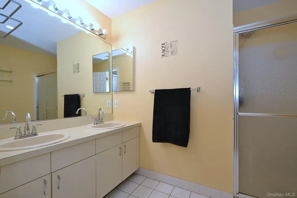 91 Broadlawn Drive Central Islip NY 11722