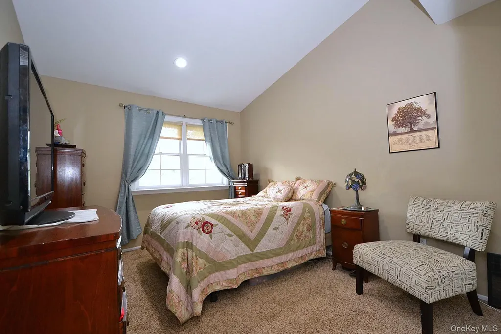 91 Broadlawn Drive Central Islip NY 11722