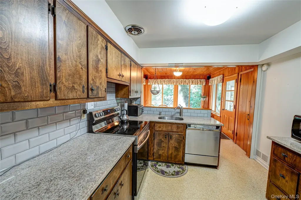 562 Old Bridge Road Northport NY 11768