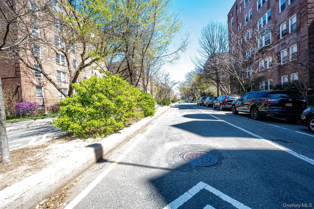 86-10 34 Avenue Jackson Heights NY 11372