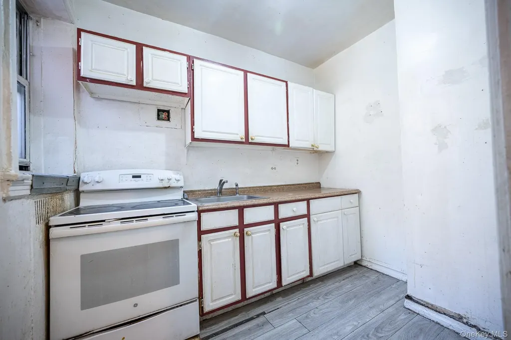 86-10 34 Avenue Jackson Heights NY 11372