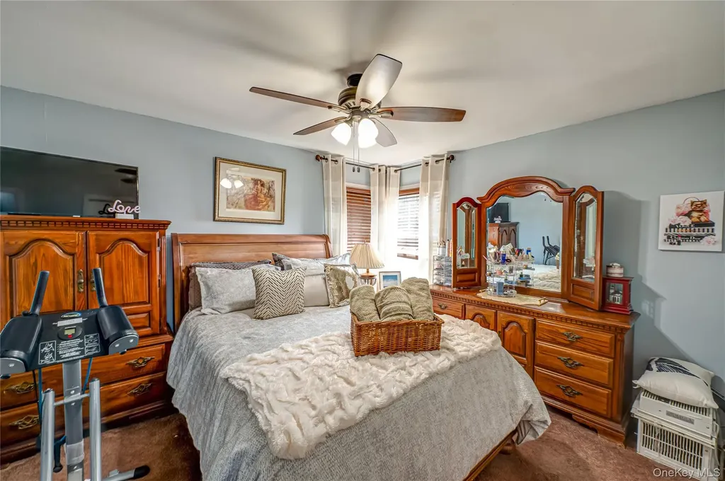 60 White Street North Babylon NY 11703