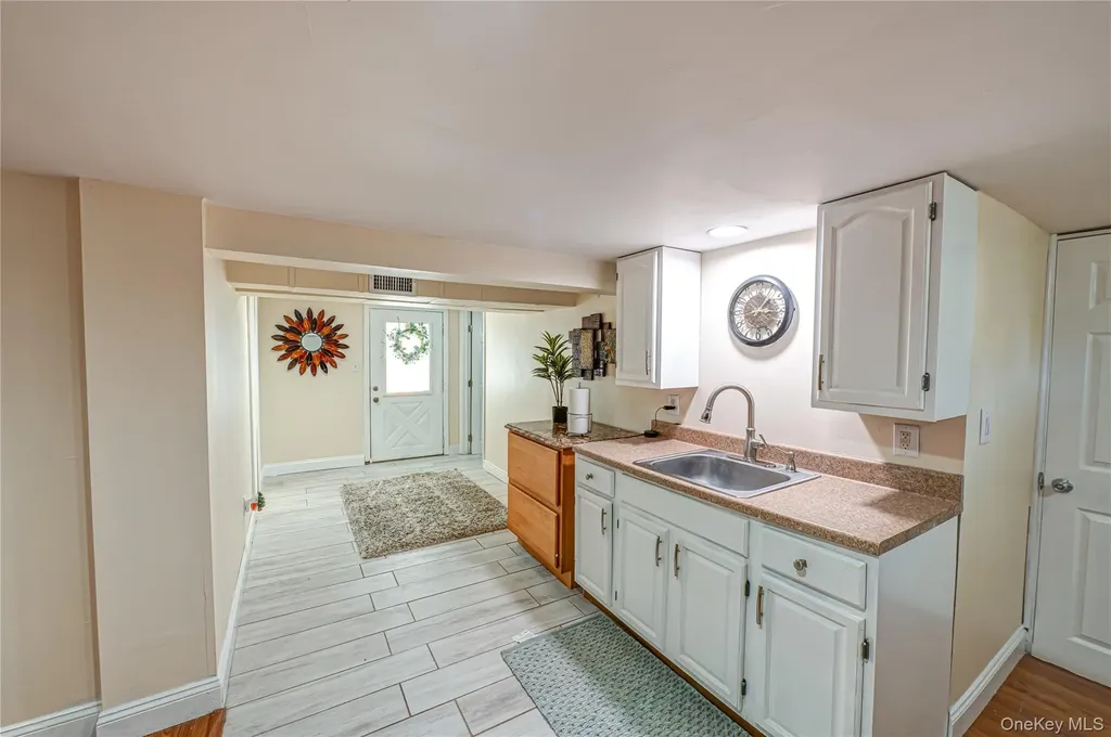 60 White Street North Babylon NY 11703