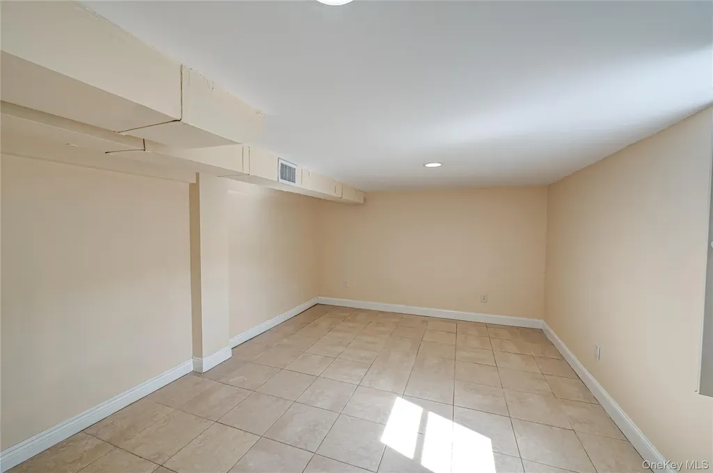 60 White Street North Babylon NY 11703