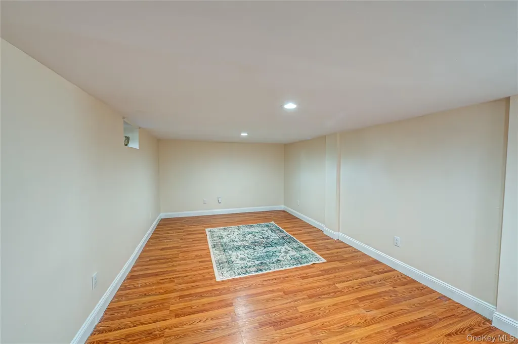 60 White Street North Babylon NY 11703