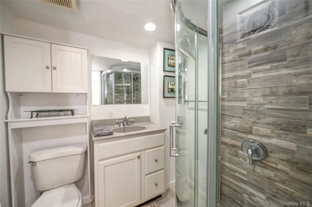 60 White Street North Babylon NY 11703
