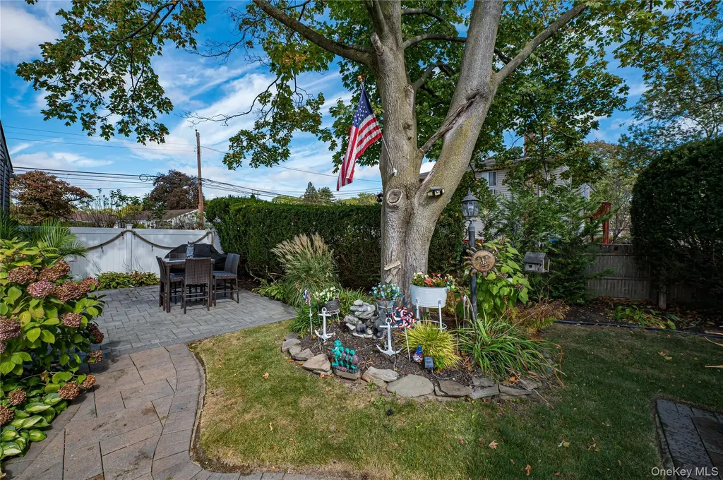 60 White Street North Babylon NY 11703