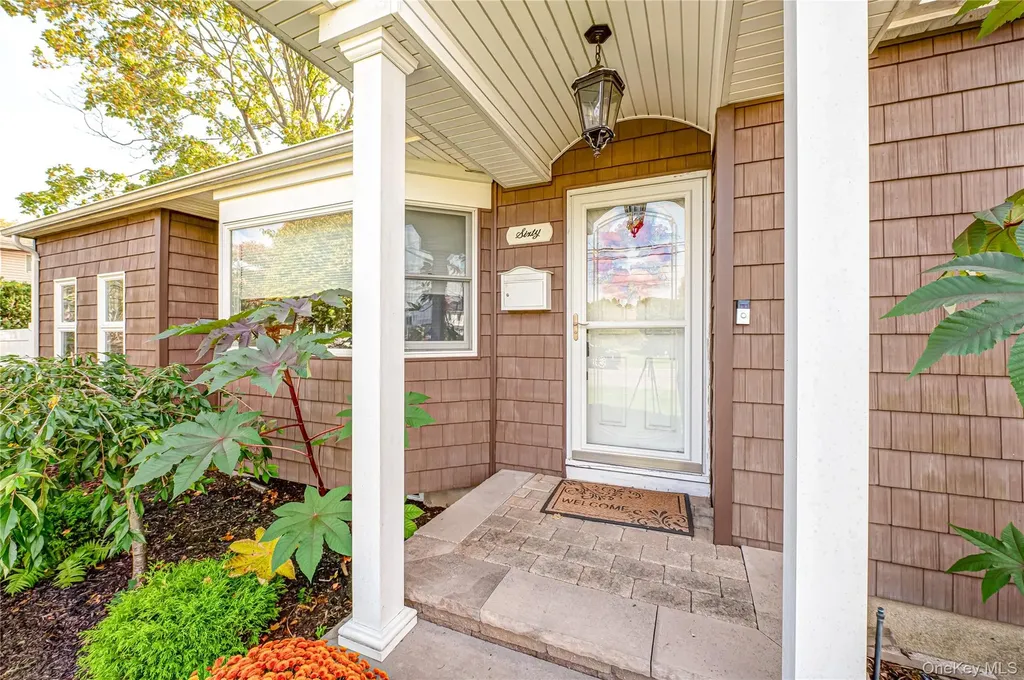 60 White Street North Babylon NY 11703