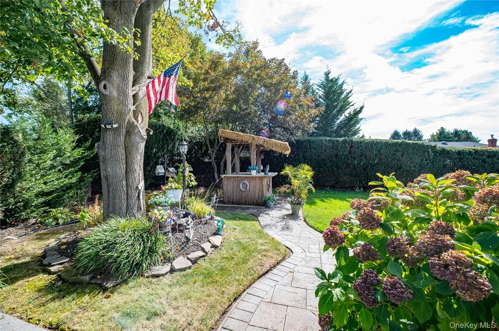 60 White Street North Babylon NY 11703