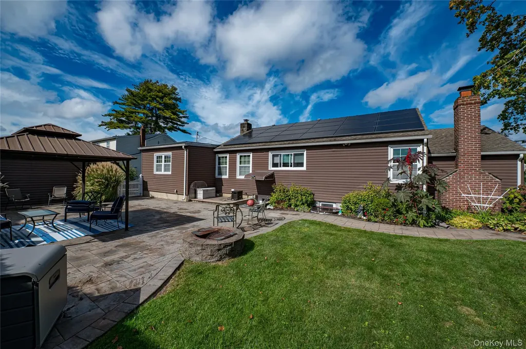 60 White Street North Babylon NY 11703