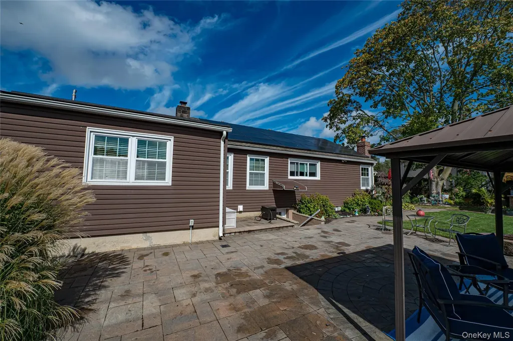 60 White Street North Babylon NY 11703