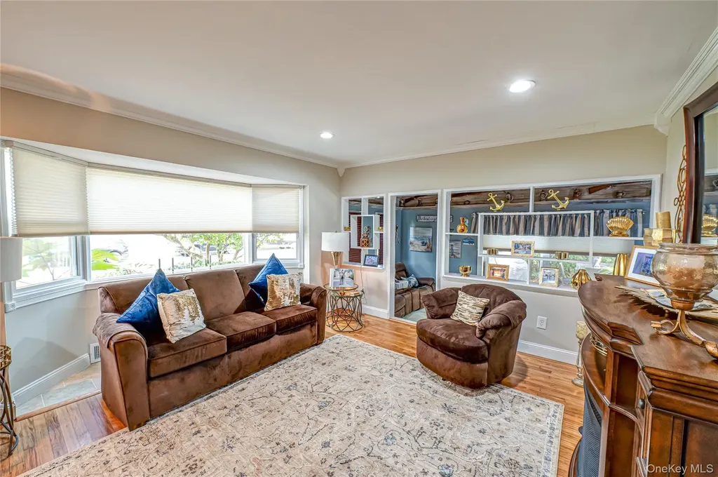 60 White Street North Babylon NY 11703