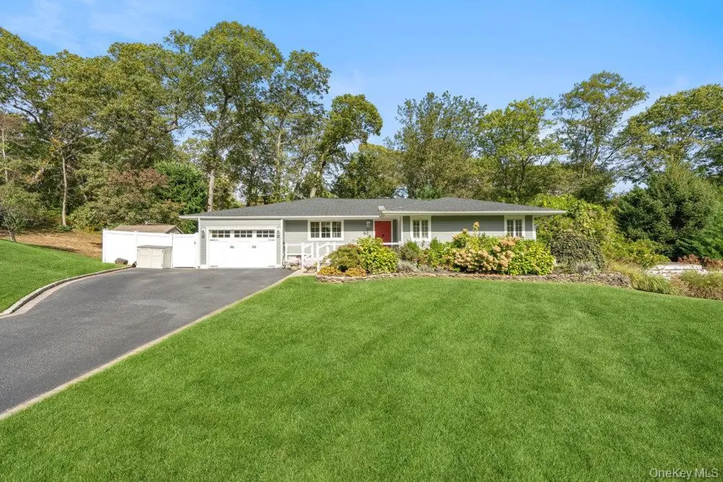 63 Ridge Drive Plainview NY 11803
