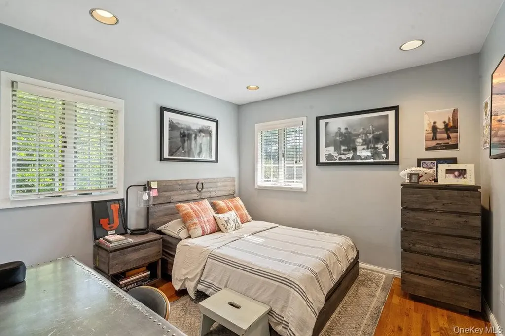 63 Ridge Drive Plainview NY 11803