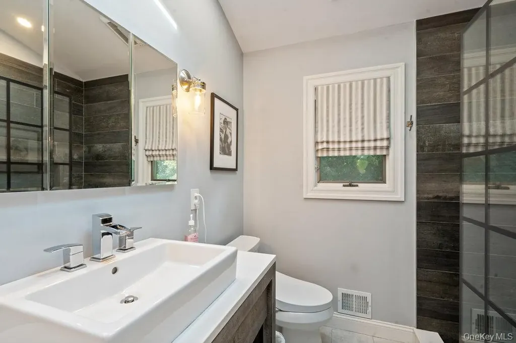 63 Ridge Drive Plainview NY 11803