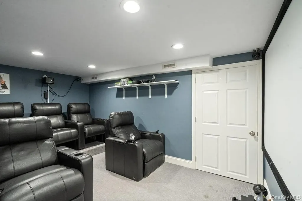 63 Ridge Drive Plainview NY 11803