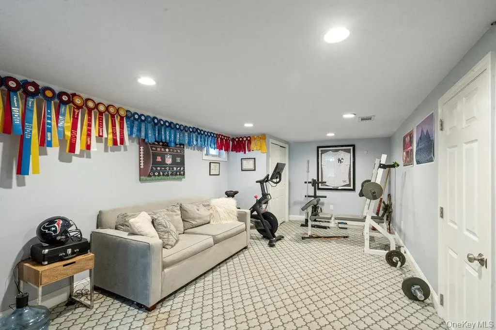 63 Ridge Drive Plainview NY 11803