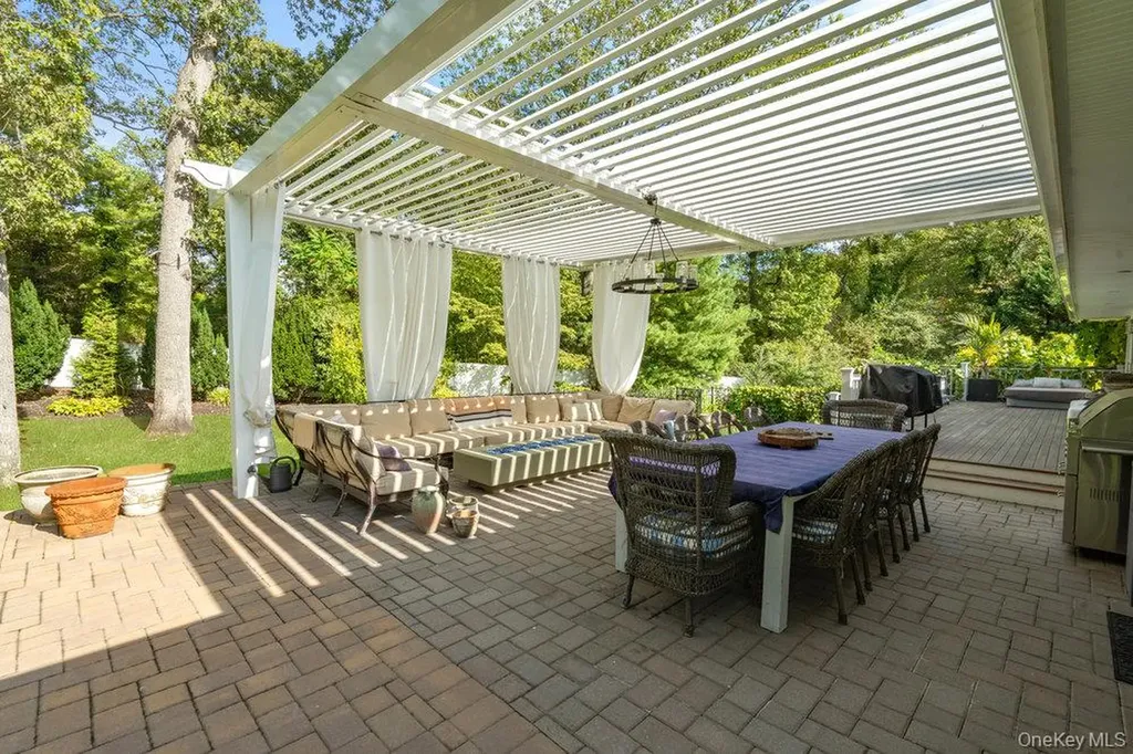 63 Ridge Drive Plainview NY 11803