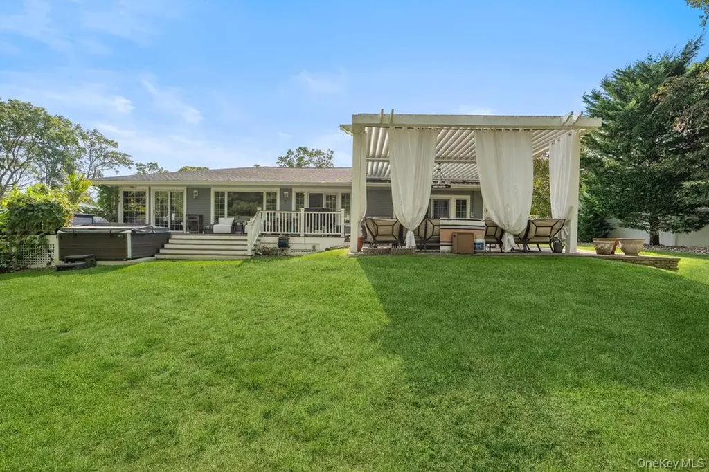 63 Ridge Drive Plainview NY 11803