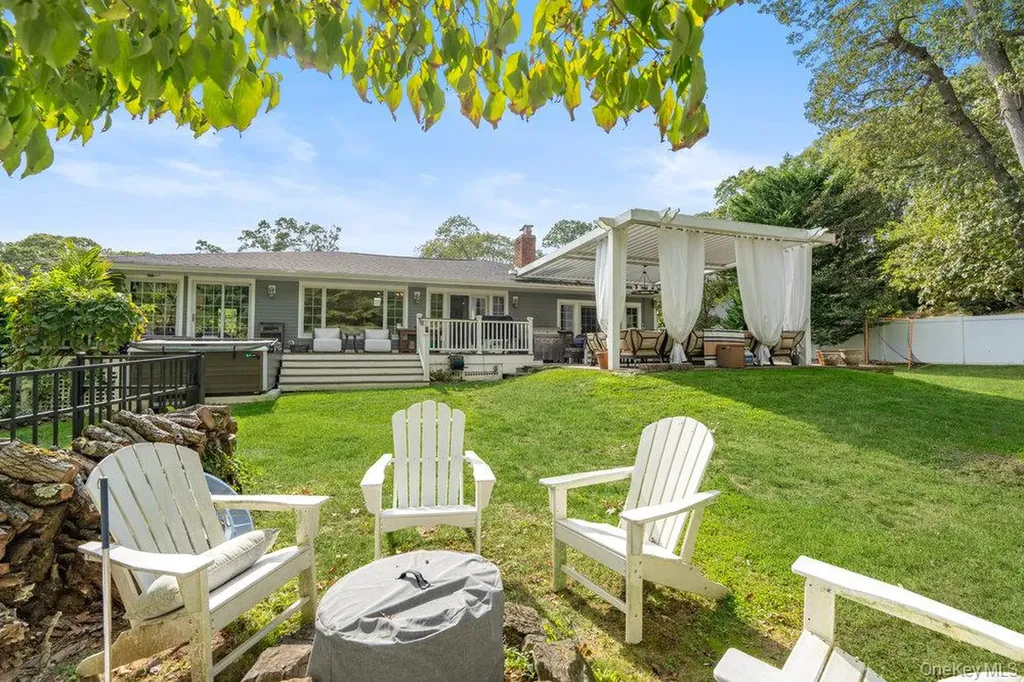 63 Ridge Drive Plainview NY 11803