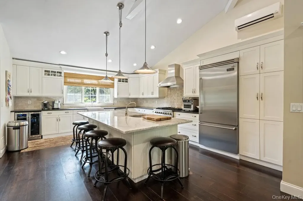 63 Ridge Drive Plainview NY 11803