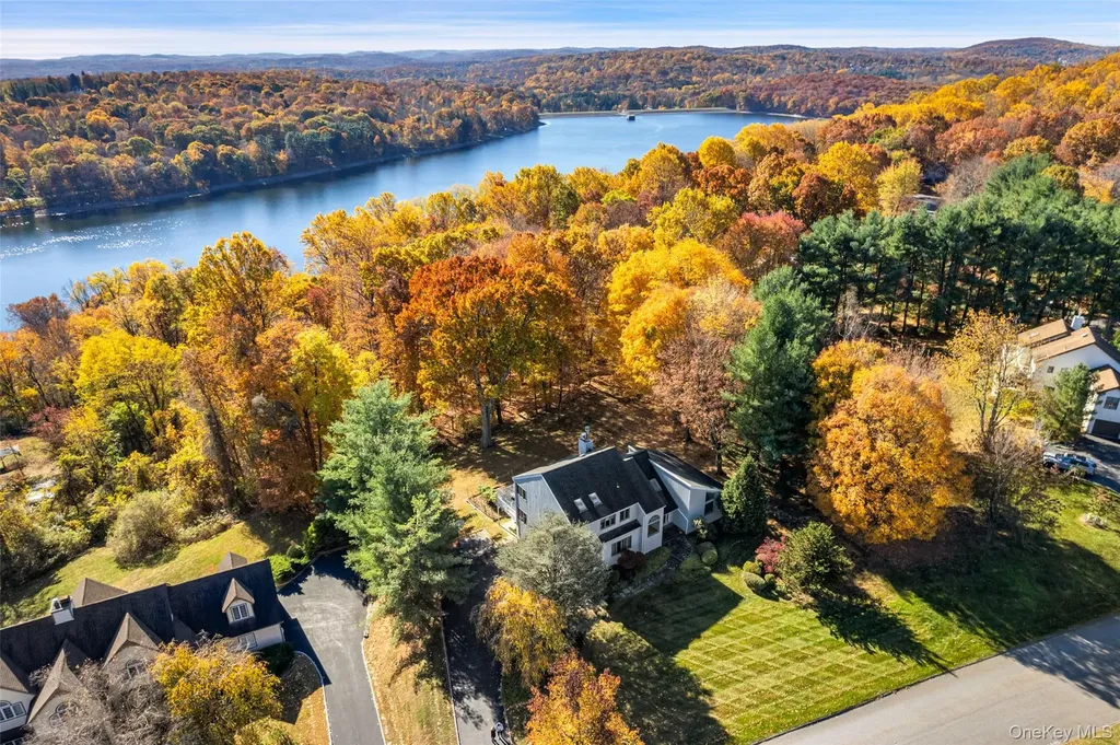 26 Watergate Drive Amawalk NY 10501