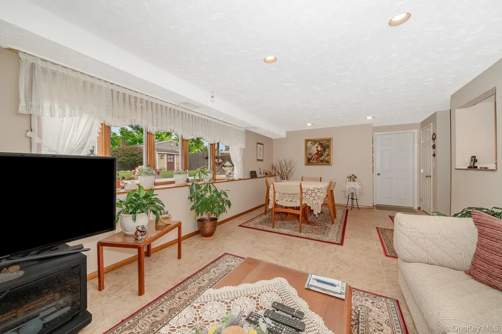 349 Lido Parkway Lindenhurst NY 11757