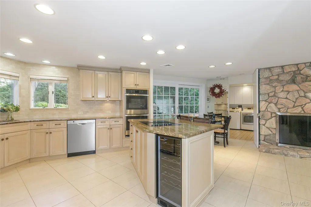 7 Robbins Lane Great Neck NY 11020