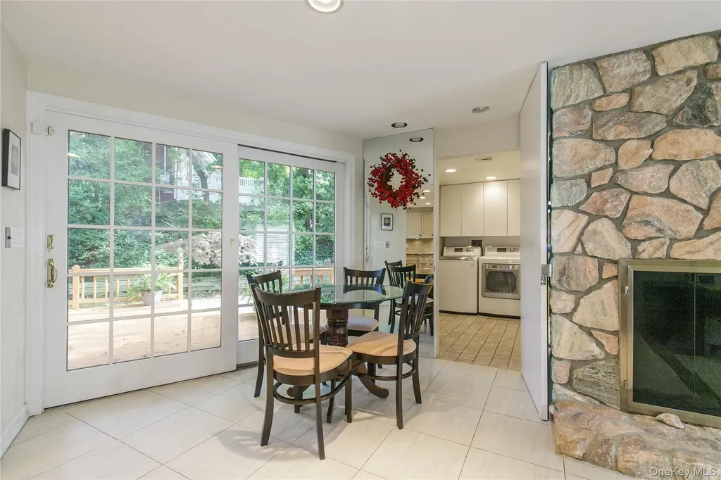 7 Robbins Lane Great Neck NY 11020