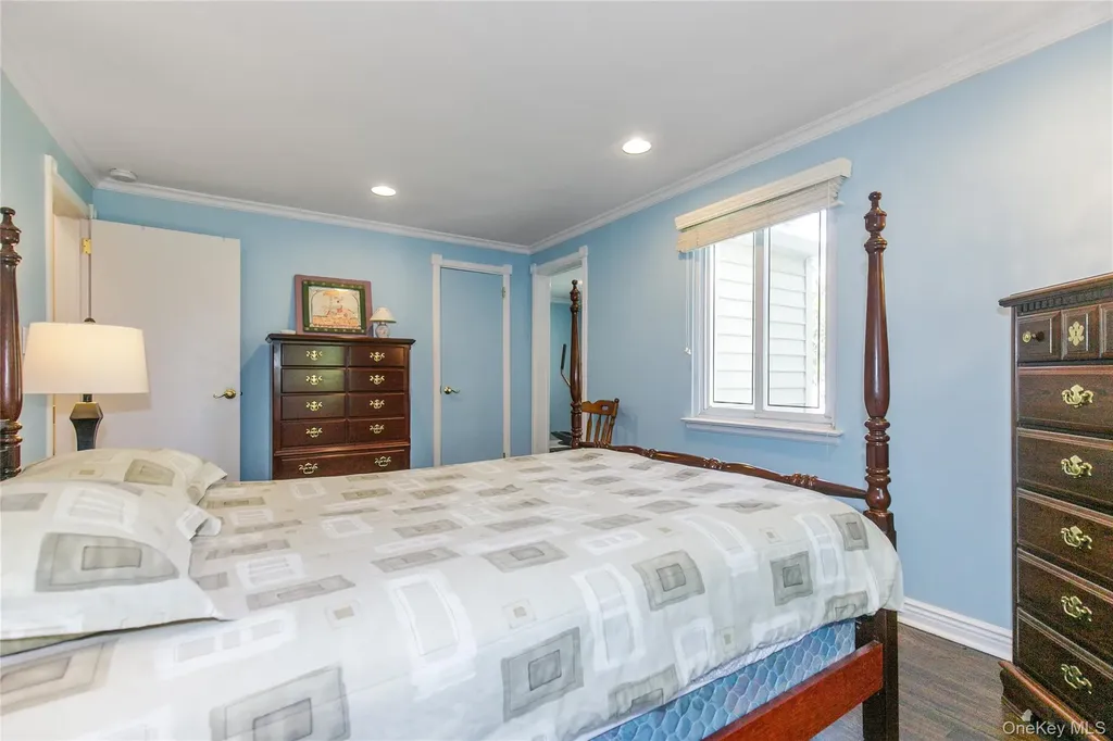 7 Robbins Lane Great Neck NY 11020