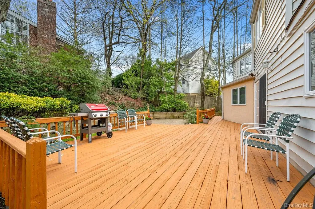 7 Robbins Lane Great Neck NY 11020