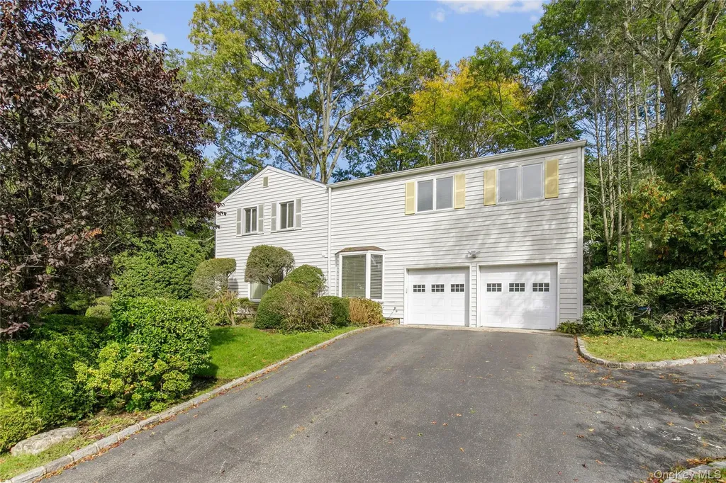 7 Robbins Lane Great Neck NY 11020