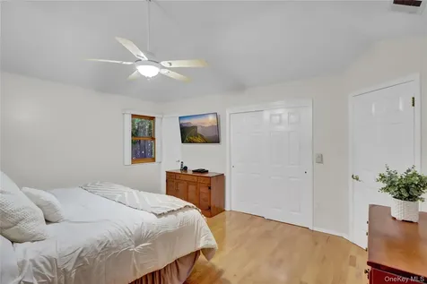 230 Baywood Drive Baiting Hollow NY 11933