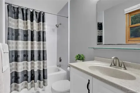 230 Baywood Drive Baiting Hollow NY 11933