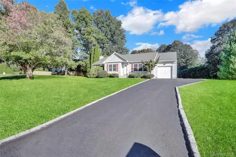 230 Baywood Drive Baiting Hollow NY 11933