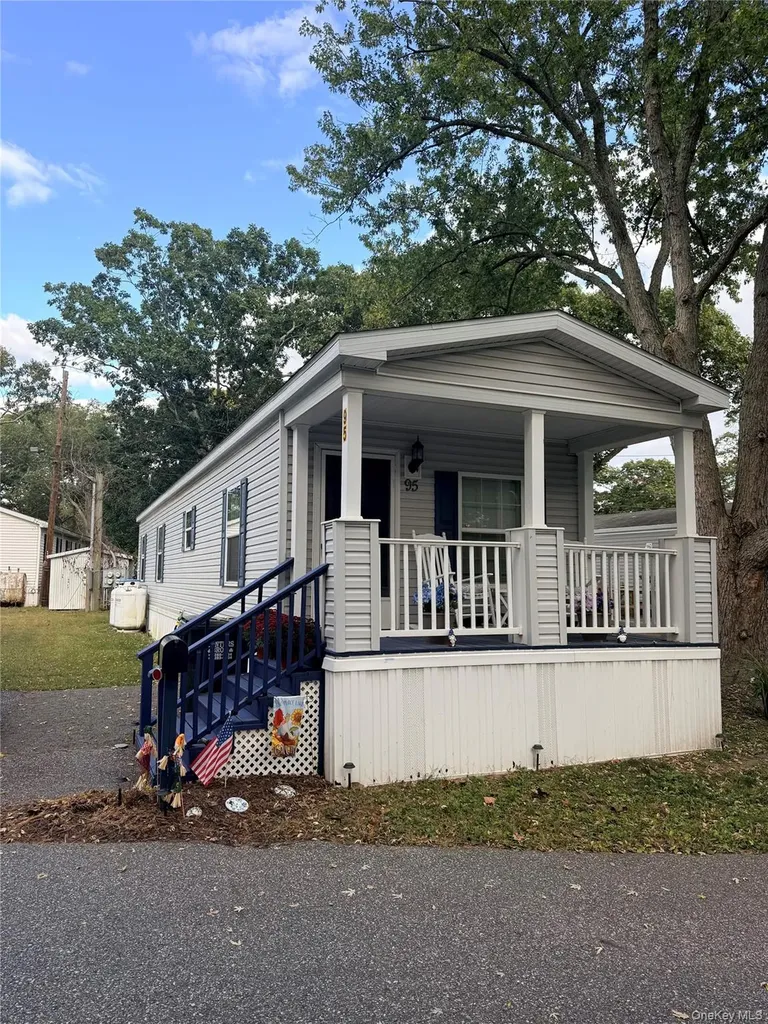 37 Hubbard Avenue Riverhead NY 11901