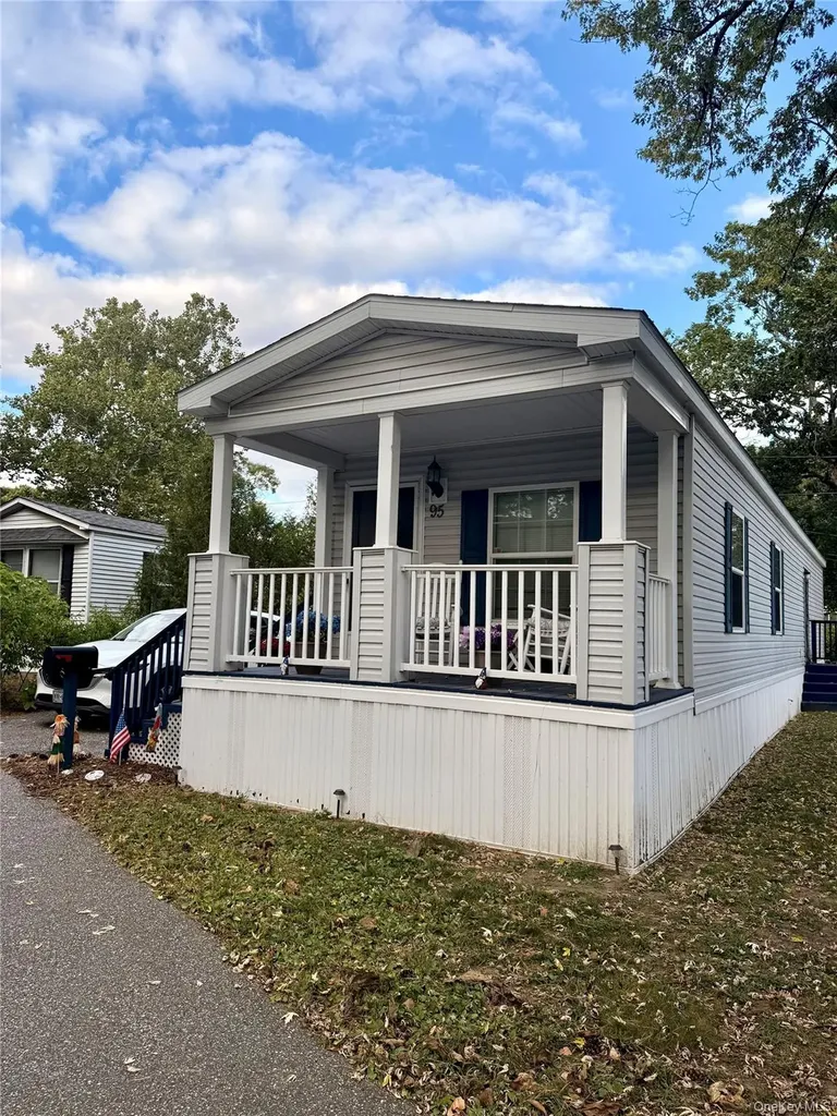 37 Hubbard Avenue Riverhead NY 11901