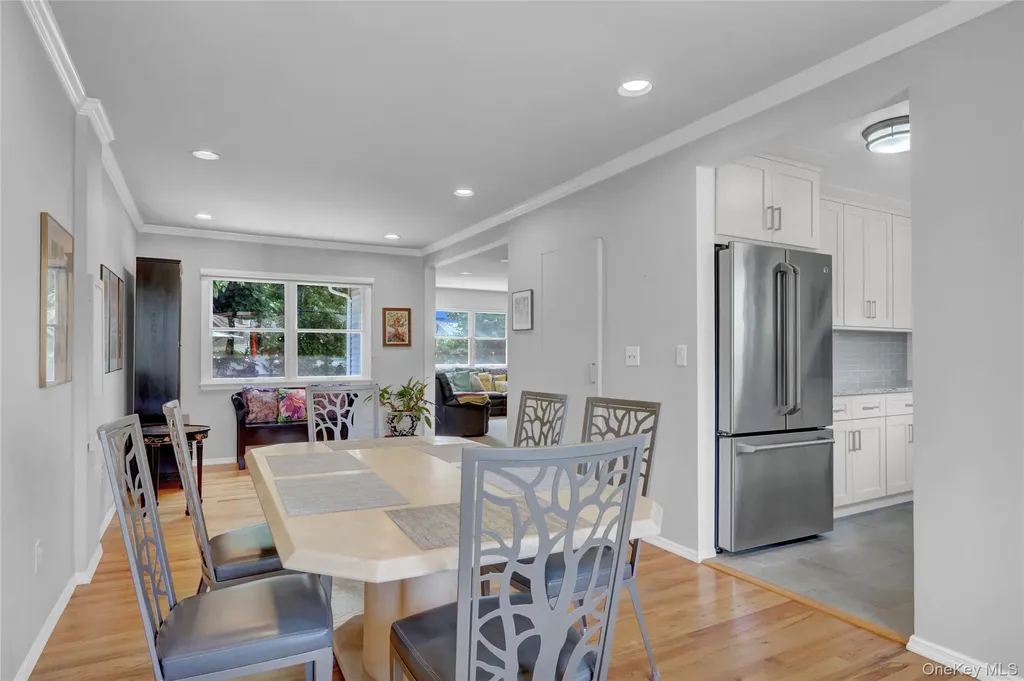 23 Lillian Lane Plainview NY 11803