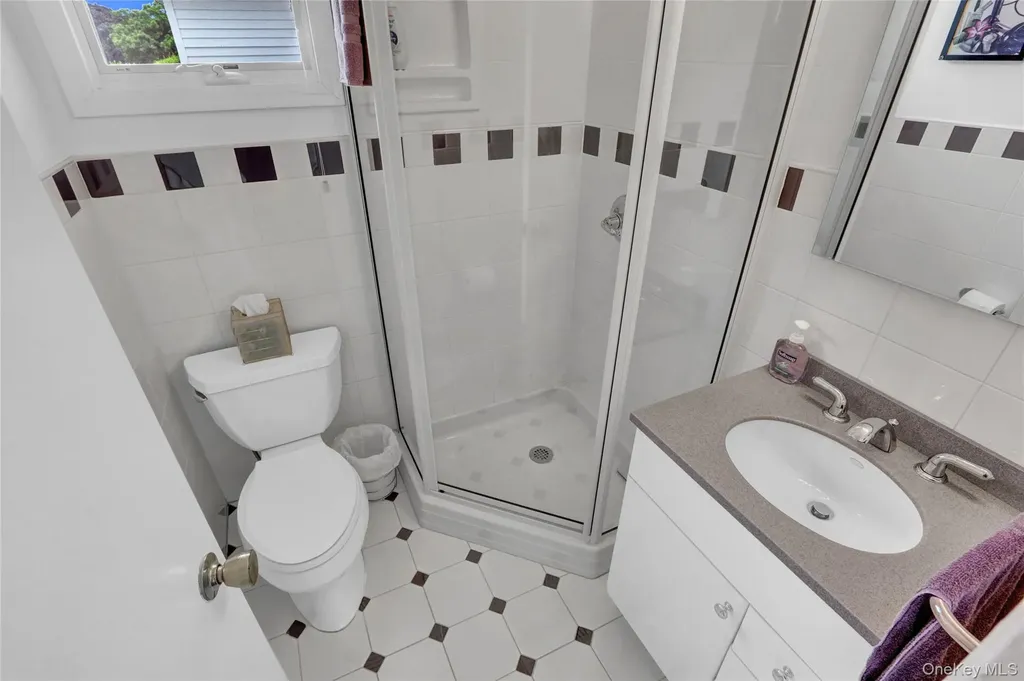 23 Lillian Lane Plainview NY 11803