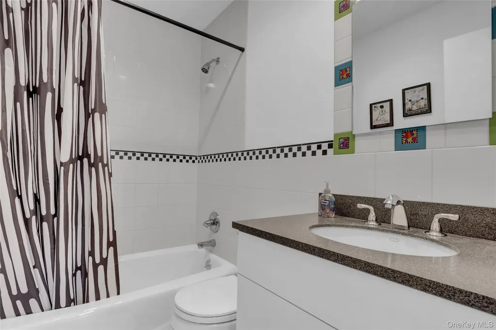 23 Lillian Lane Plainview NY 11803