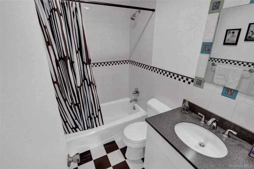 23 Lillian Lane Plainview NY 11803
