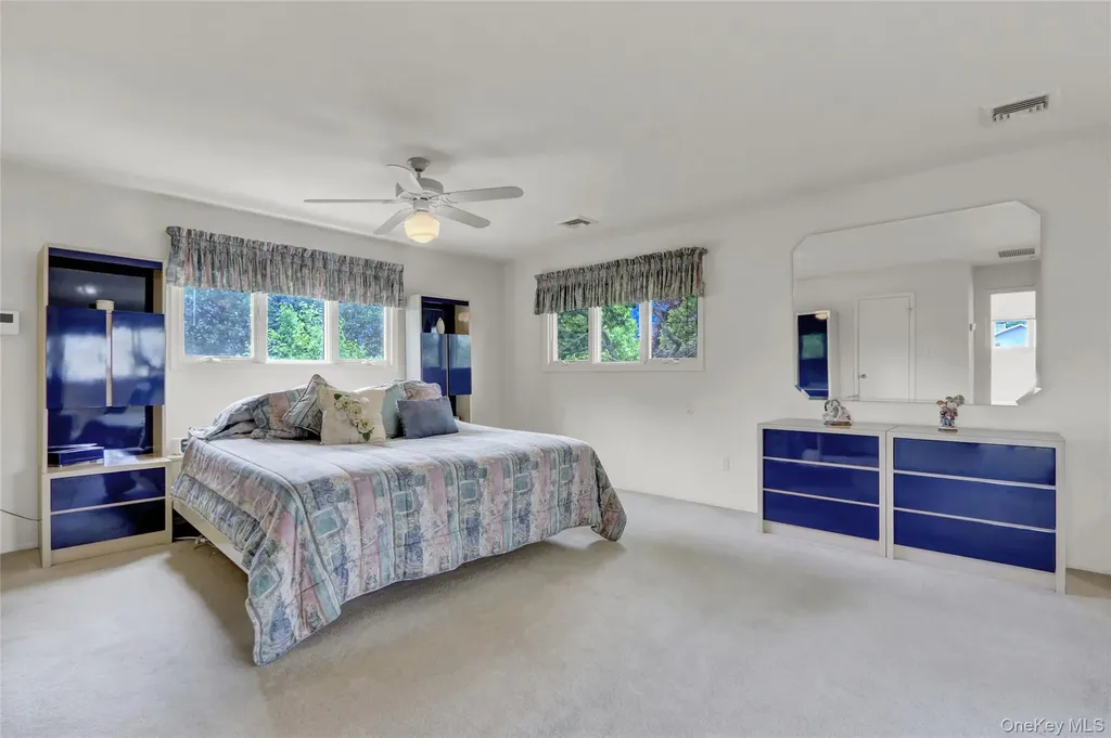 23 Lillian Lane Plainview NY 11803