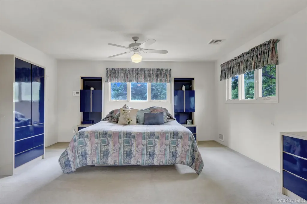23 Lillian Lane Plainview NY 11803