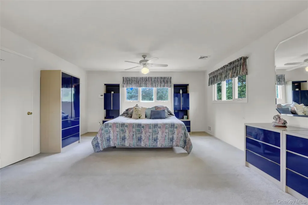 23 Lillian Lane Plainview NY 11803
