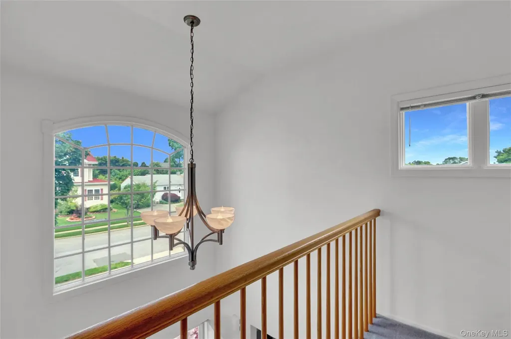 23 Lillian Lane Plainview NY 11803