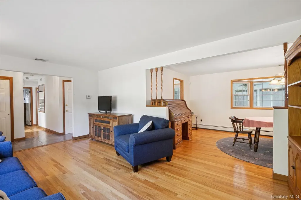 94 Mobrey Lane Smithtown NY 11787