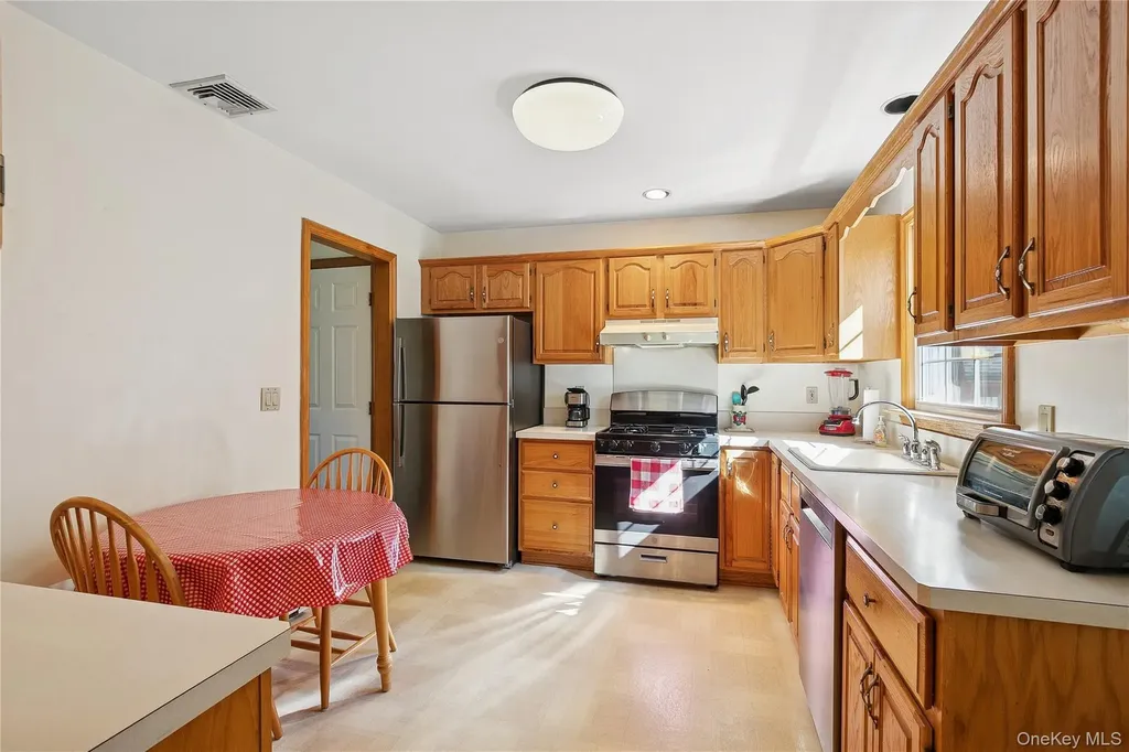 94 Mobrey Lane Smithtown NY 11787