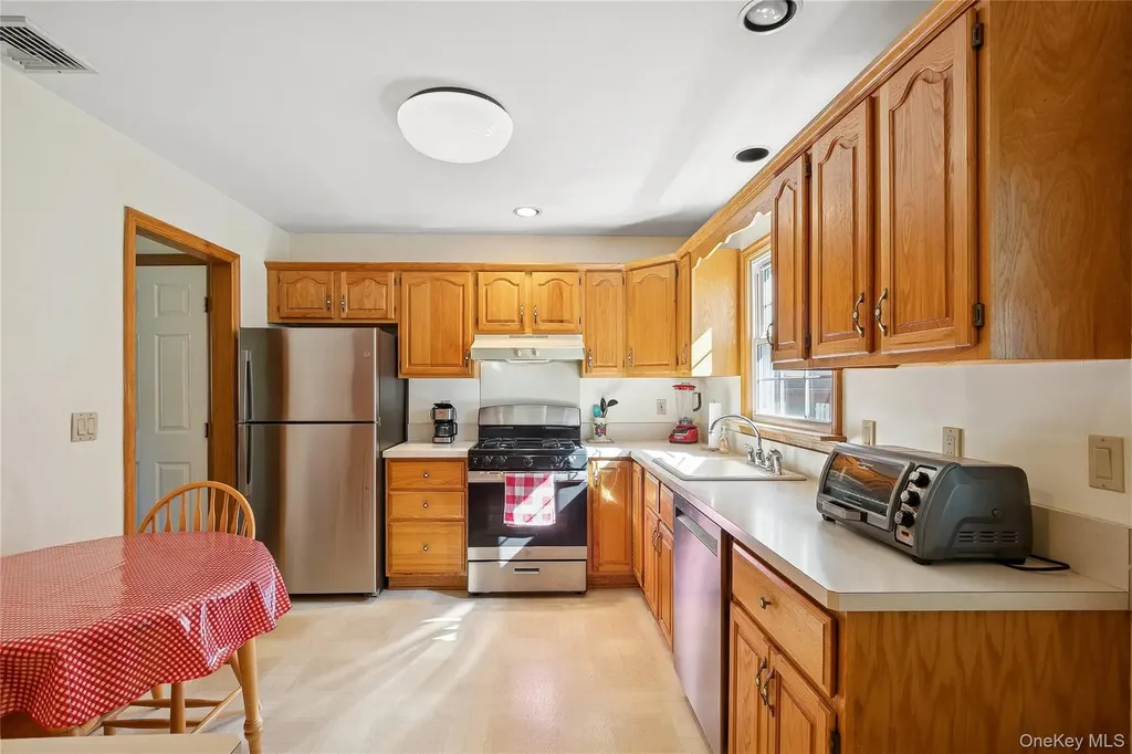 94 Mobrey Lane Smithtown NY 11787