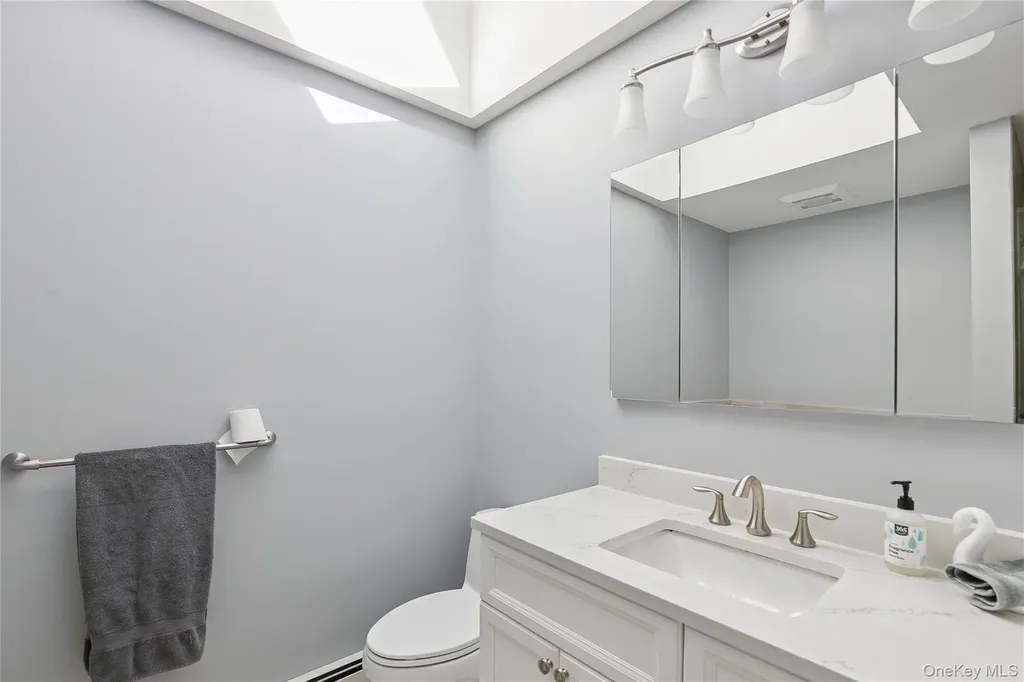94 Mobrey Lane Smithtown NY 11787